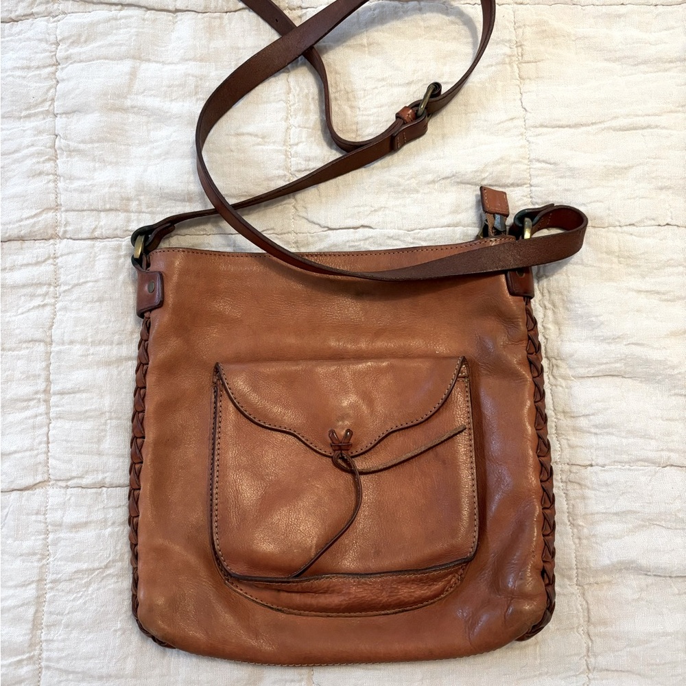 Madewell The Dylan Shoulder Bag in Burnished Camel